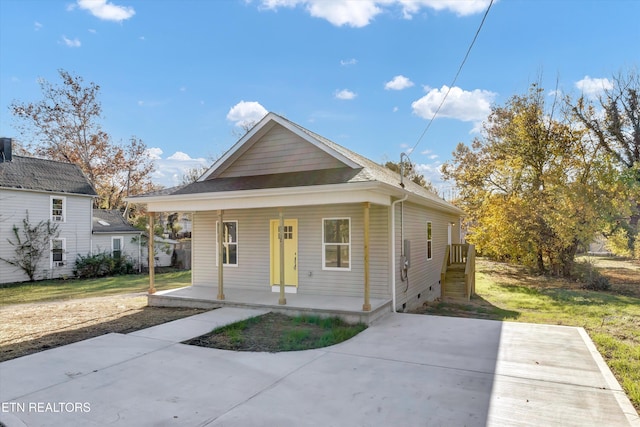 bungalow with a front yard and covered porch