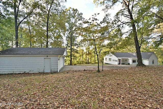 view of yard with a garage