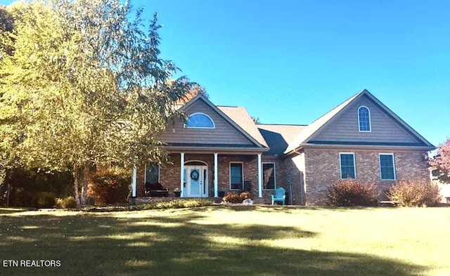 view of front facade featuring a front yard and a porch