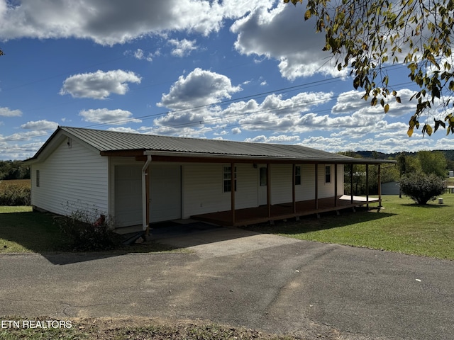 11806 Dry Valley Rd, Loudon, TN 37774 - view of front of home featuring a front yard, metal roof, covered porch, and asphalt driveway