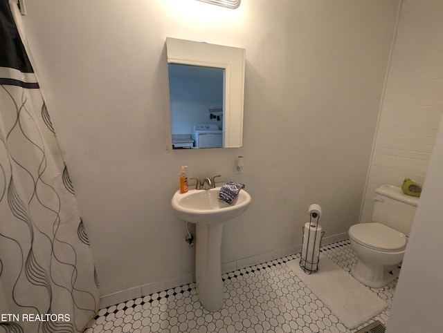 bathroom featuring tile patterned flooring, toilet, and a shower with shower curtain