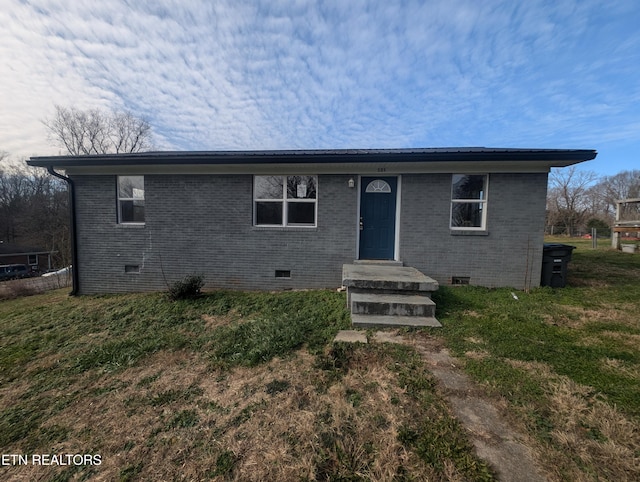 view of front of property with a front yard