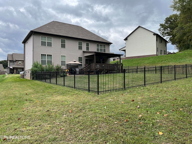 back of house featuring a yard