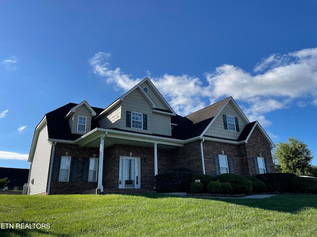 view of front of house featuring a front lawn