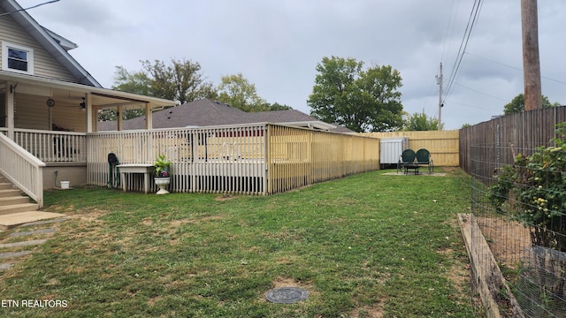 view of yard with ceiling fan