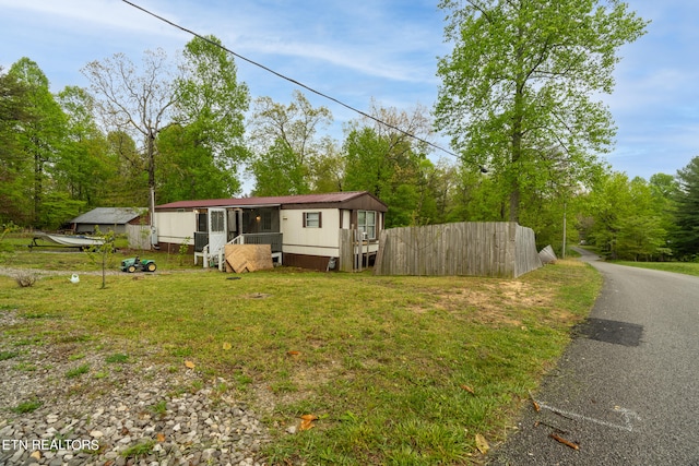 view of front facade with a front yard