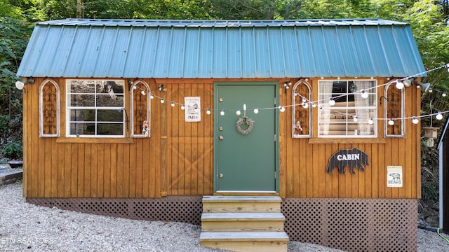 view of outbuilding