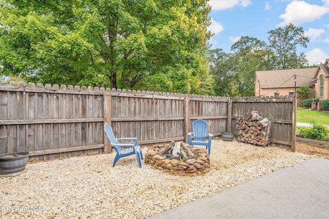 view of yard featuring a patio area