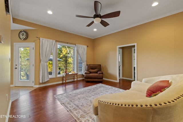 339 Eagles Rdg, Tazewell, TN 37879 - living area featuring a ceiling fan, crown molding, baseboards, wood finished floors, and recessed lighting