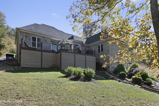 339 Eagles Rdg, Tazewell, TN 37879 - rear view of property featuring a lawn and brick siding