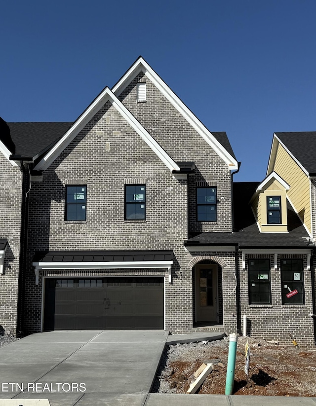 view of front facade featuring a garage