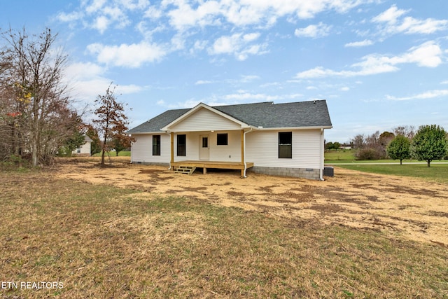 view of front facade with a front yard