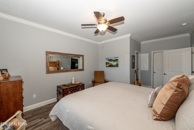 bedroom with dark hardwood / wood-style flooring, ornamental molding, a closet, and ceiling fan