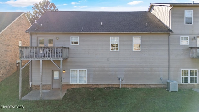 back of house featuring a patio area, central AC, and a lawn