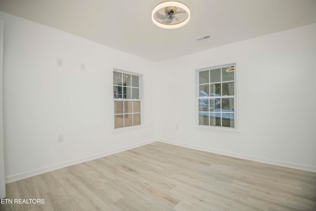 unfurnished room with light hardwood / wood-style floors and ceiling fan