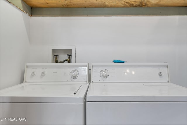 laundry room featuring washer and clothes dryer