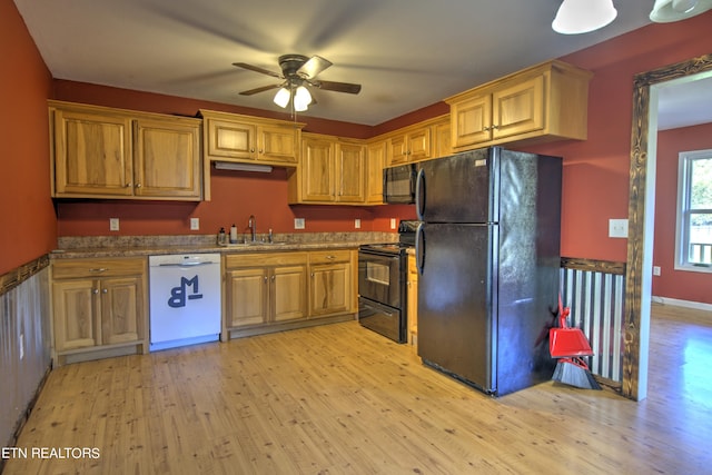 kitchen with light hardwood / wood-style flooring, black appliances, sink, and ceiling fan