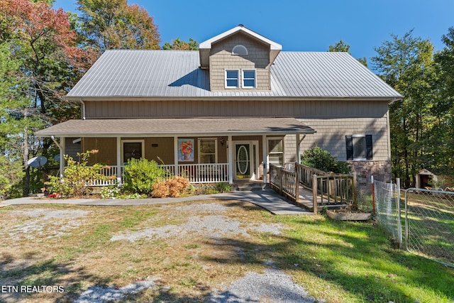 view of front of property featuring a front yard and covered porch