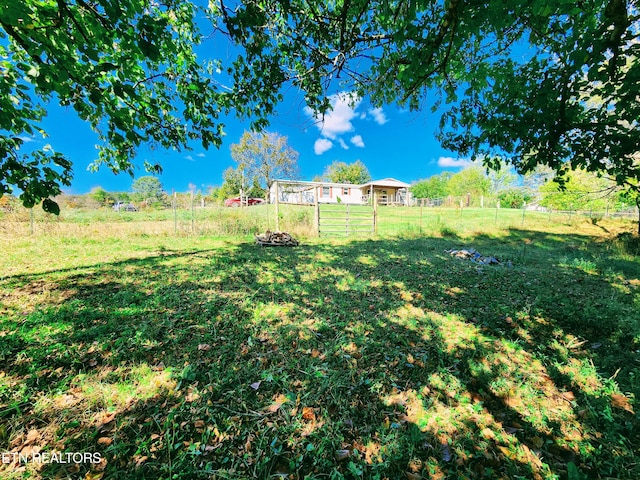 view of yard featuring a rural view