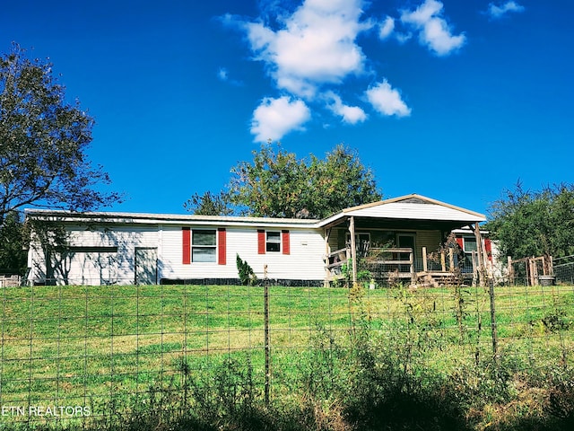 view of front facade with a front yard