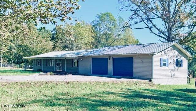 ranch-style home with a front yard