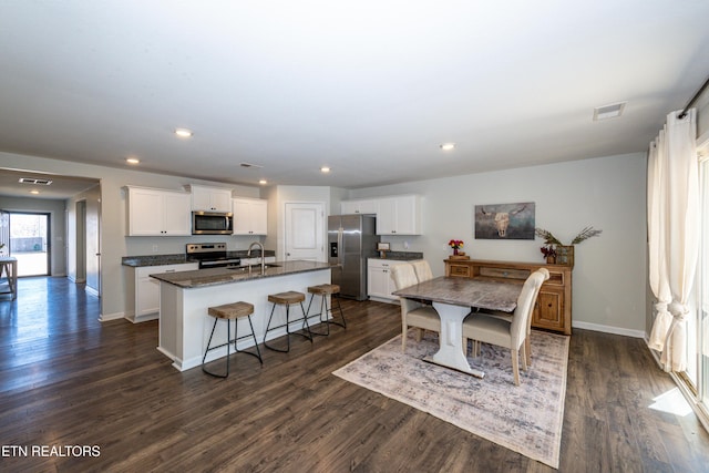 dining room featuring recessed lighting, visible vents, dark wood finished floors, and baseboards