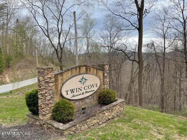 Hiawatha Ln, Caryville, TN 37714
