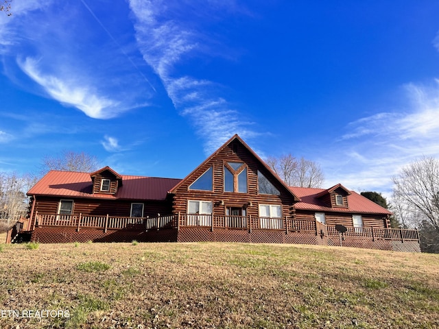 back of house featuring a lawn