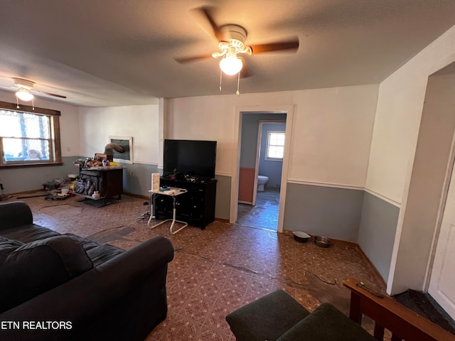 living room featuring a wealth of natural light and ceiling fan