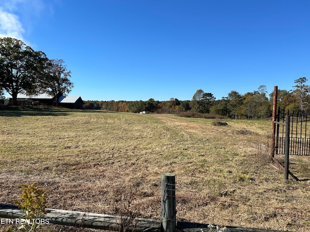 view of yard featuring a rural view