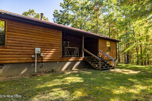 view of front of property with a front yard