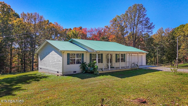 ranch-style house featuring covered porch and a front yard