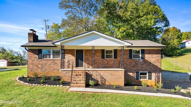 view of front of home with a front lawn