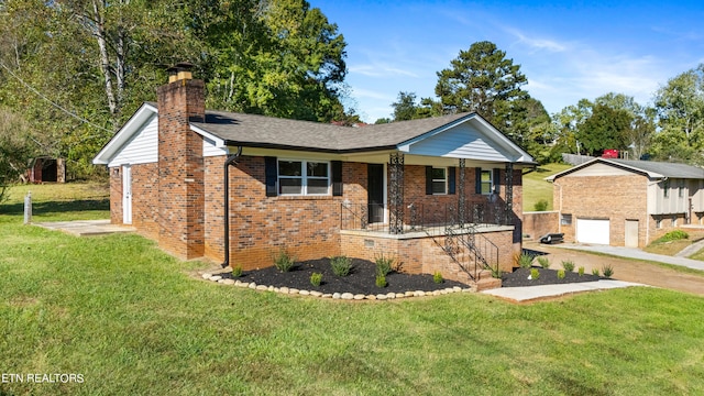 view of front of property featuring a front yard