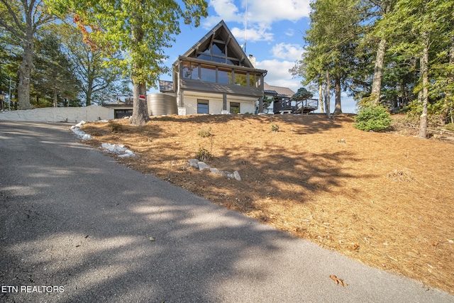 view of front of property