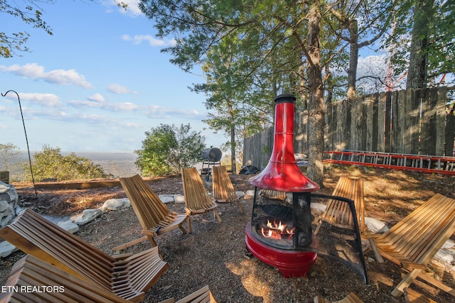 view of yard featuring an outdoor fire pit