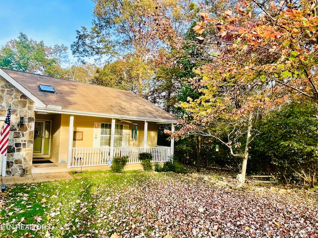 farmhouse-style home featuring covered porch