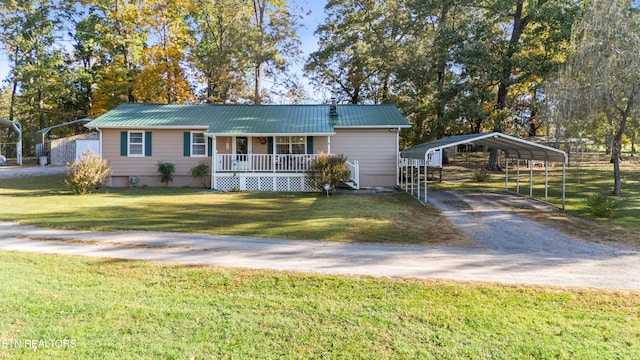 view of front of home featuring covered porch, a carport, and a front lawn