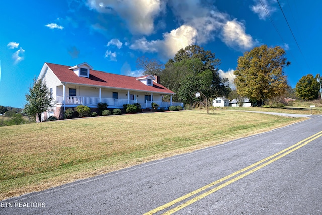 view of front facade featuring a front lawn and a porch