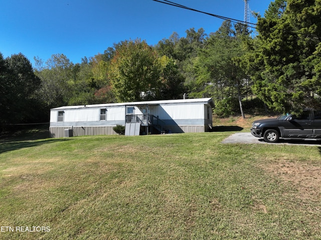 manufactured / mobile home with a front lawn