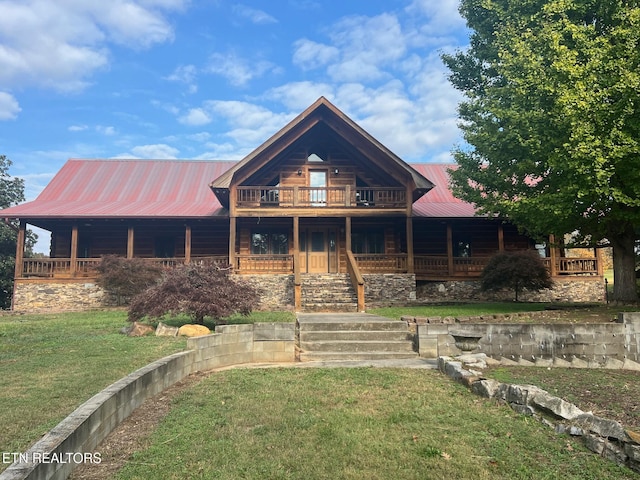 cabin featuring a front yard