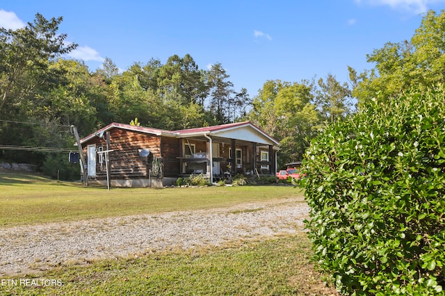 view of front of home with a front lawn