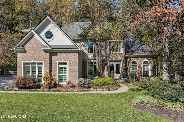 view of front facade with a front lawn