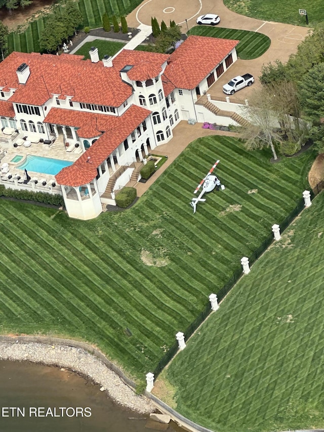 8719 Inlet Dr, Knoxville, TN 37922 - bird's eye view of a pool area and a large body of water