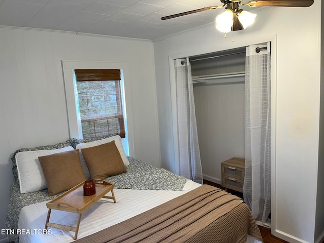 bedroom featuring a closet, ceiling fan, and crown molding