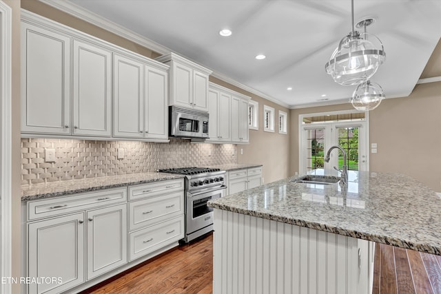 kitchen with white cabinets, a center island with sink, dark wood-type flooring, sink, and stainless steel appliances