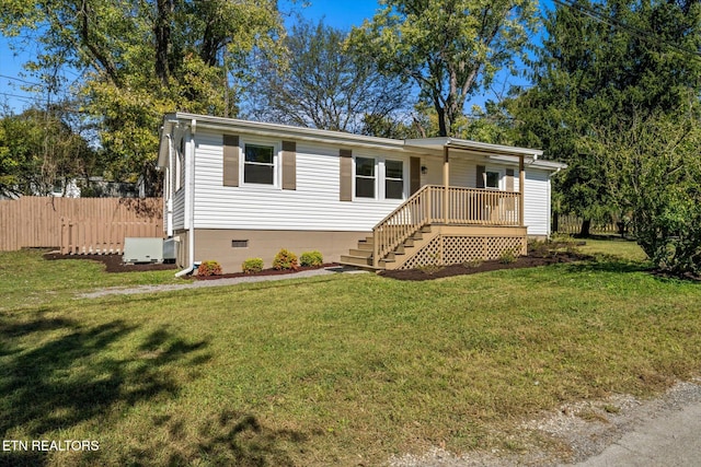 view of front facade with a front yard