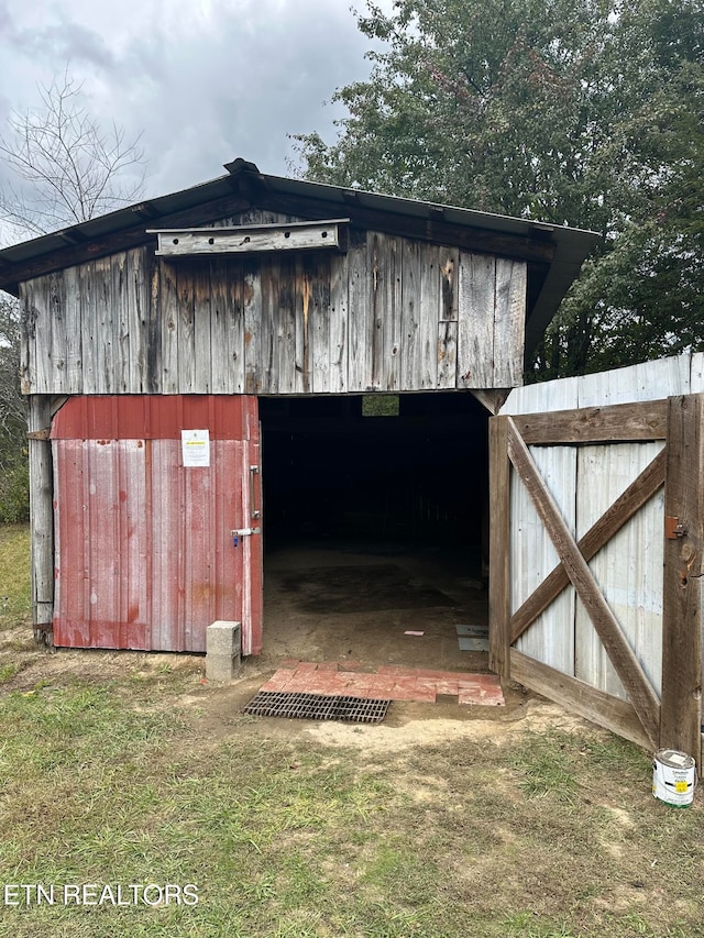 view of outbuilding with a yard