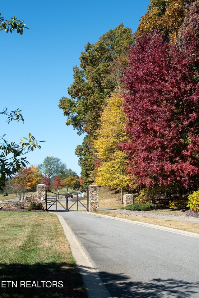 1587 Eagle Point Dr, Loudon, TN 37774