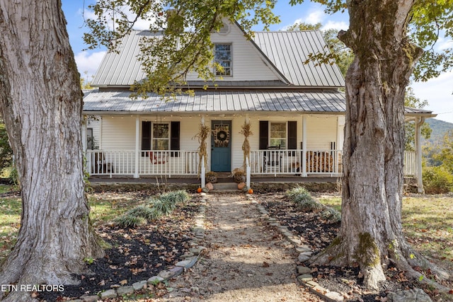 farmhouse-style home featuring covered porch